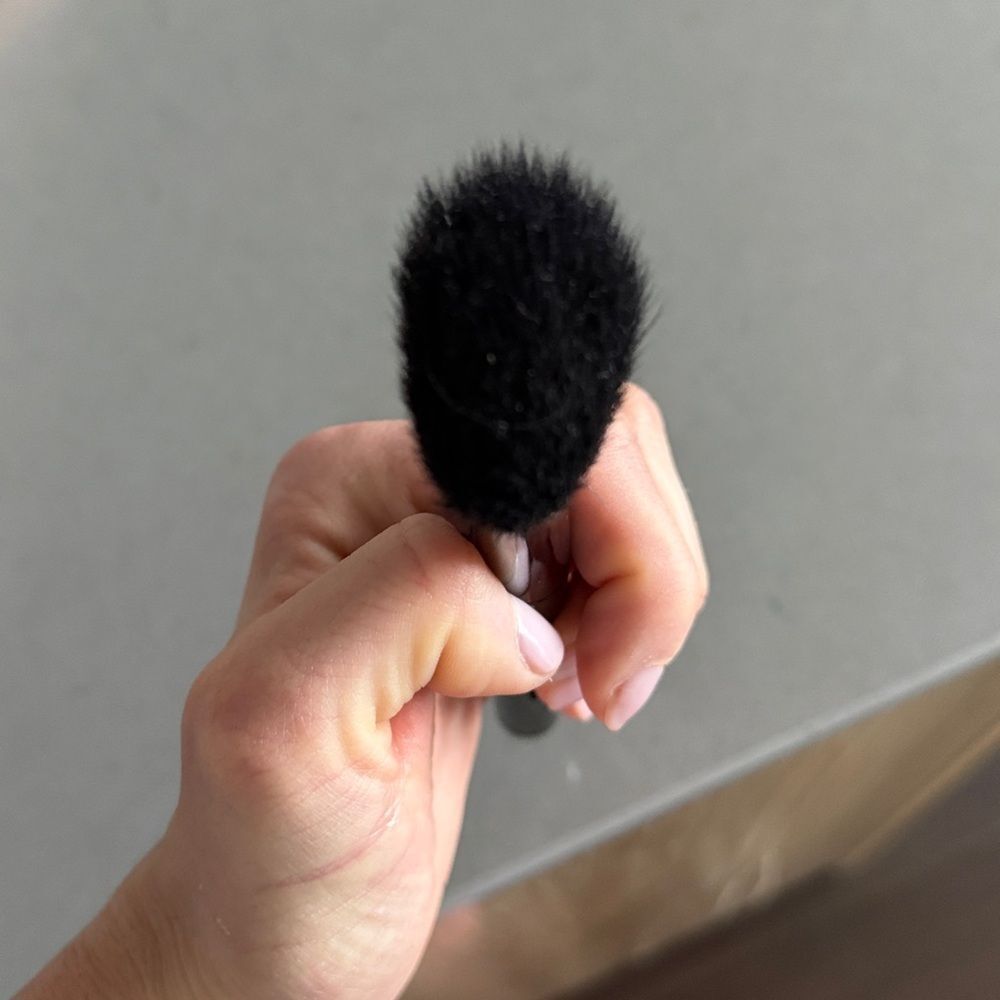 Marc Jacobs Sleek Blush Black Makeup Brush - Picture 2 of 2